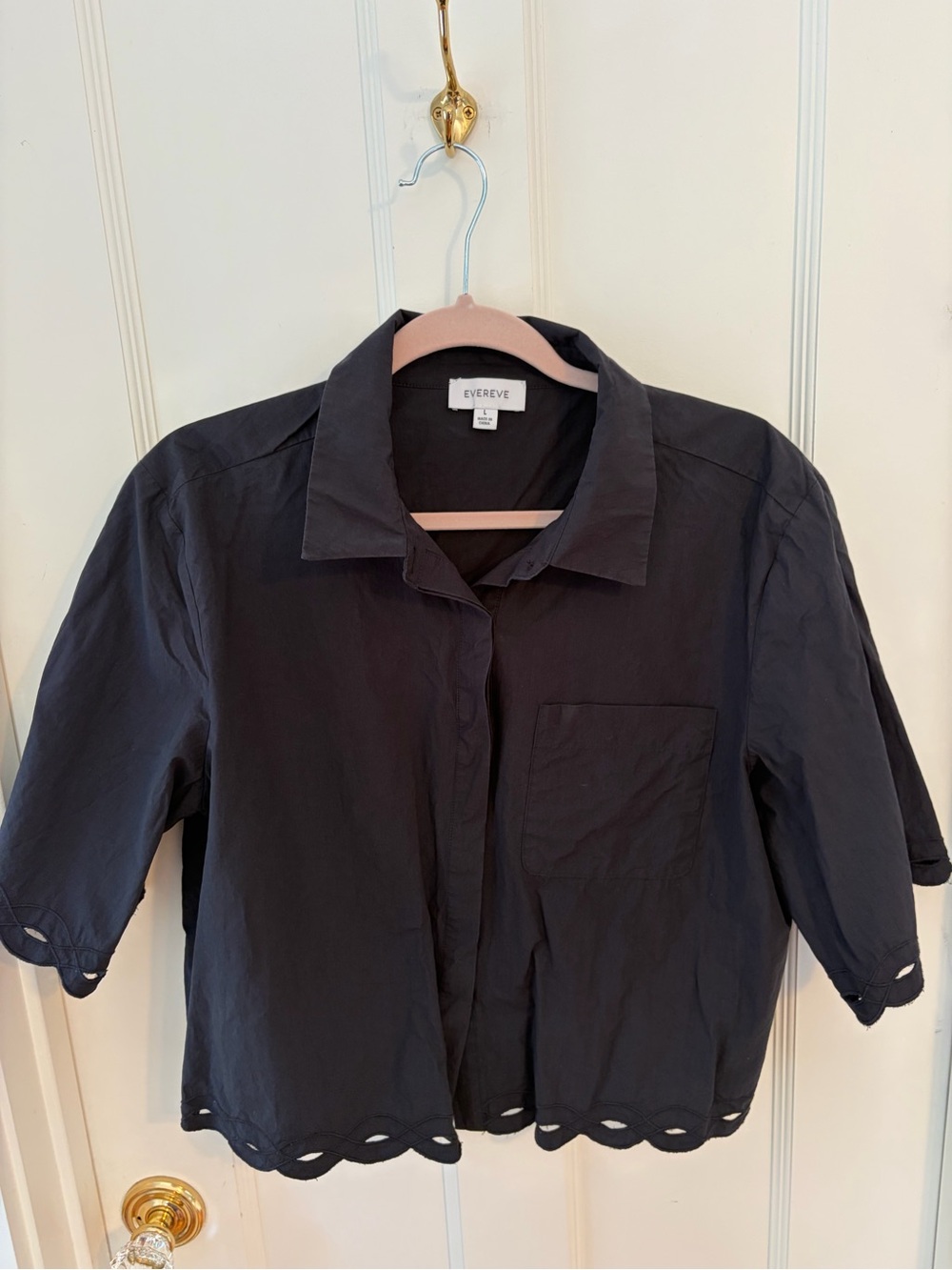 Evereve Cropped Black Scallop-Hem Shirt